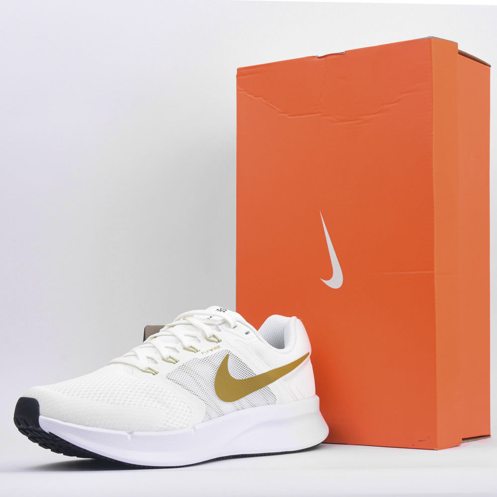 NIKE RUN SWIFT 3 White/Photon Dust/White/Bronzine