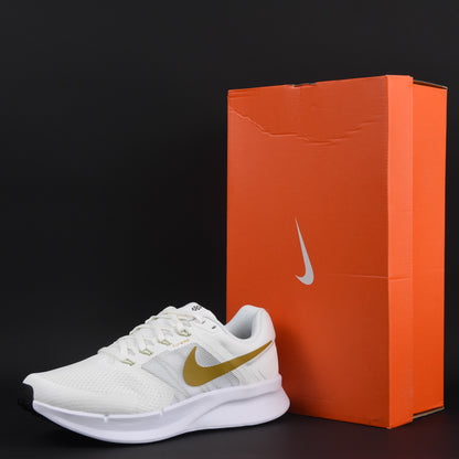 NIKE RUN SWIFT 3 White/Photon Dust/White/Bronzine